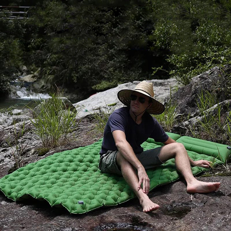 Built-in air pump mattress