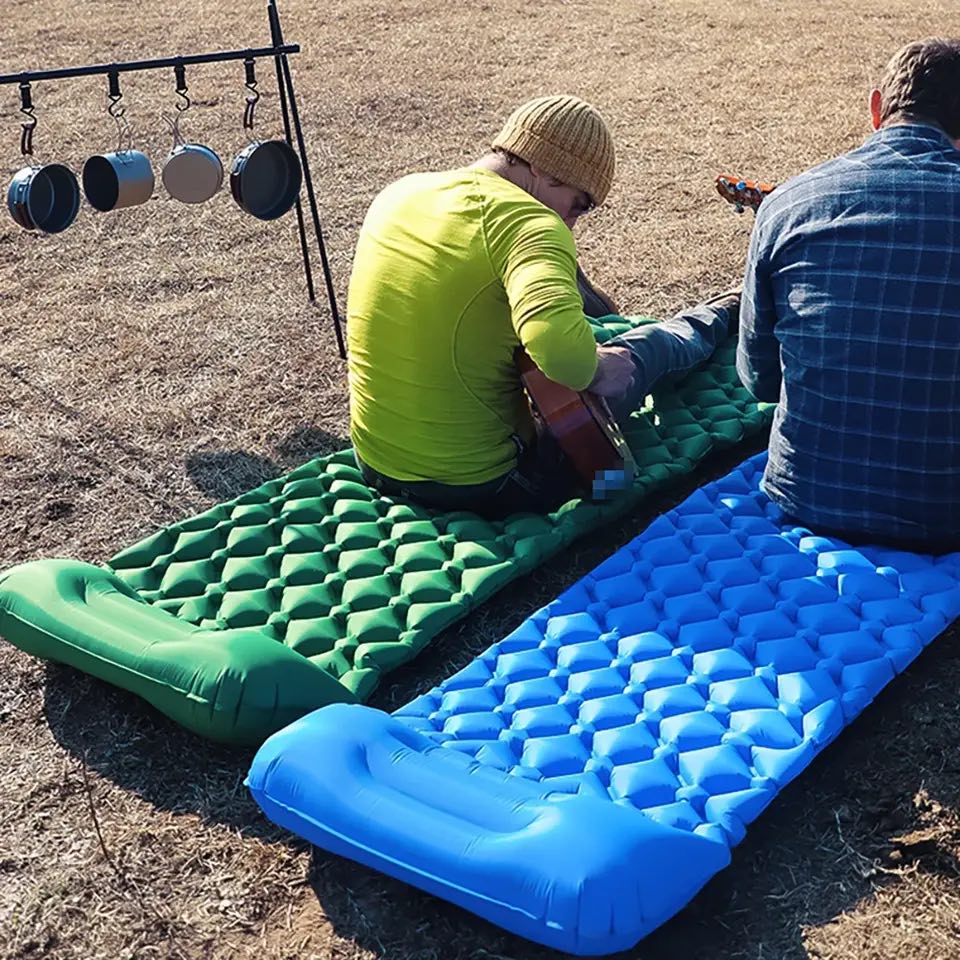 Built-in air pump mattress